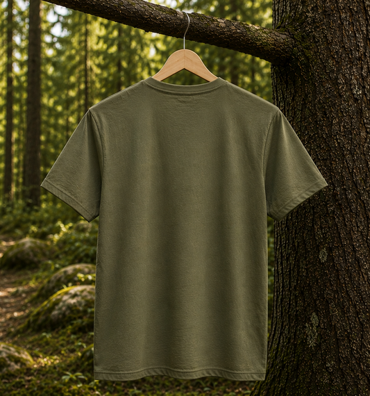 Landjung T-Shirt Oliv – Essential Brustlogo
