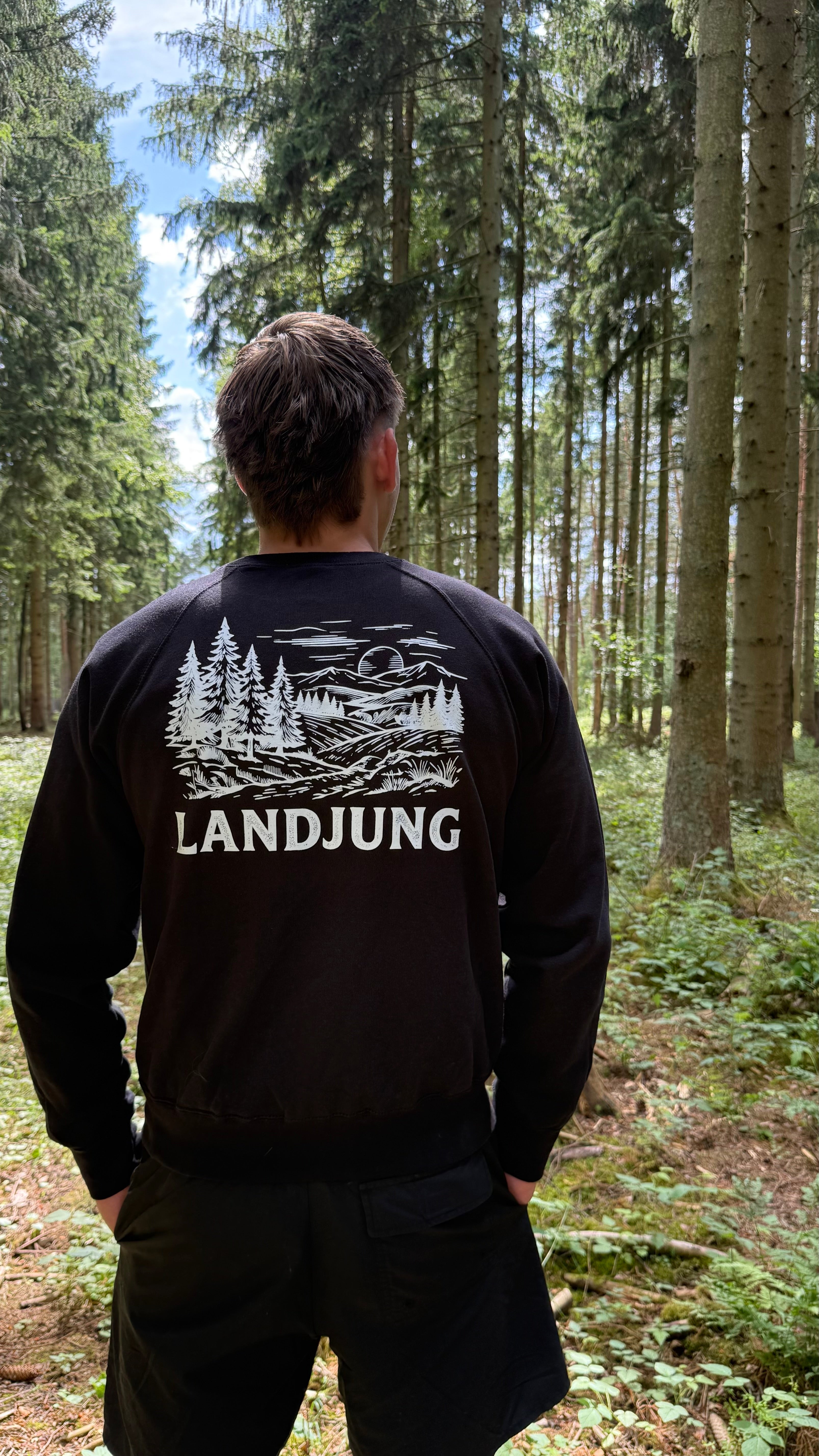 LandJung Sweater Schwarz – FOREST BACKPRINT