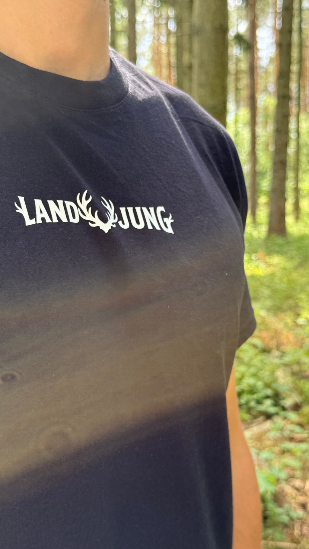 LandJung T-Shirt Schwarz – Essential Brustlogo