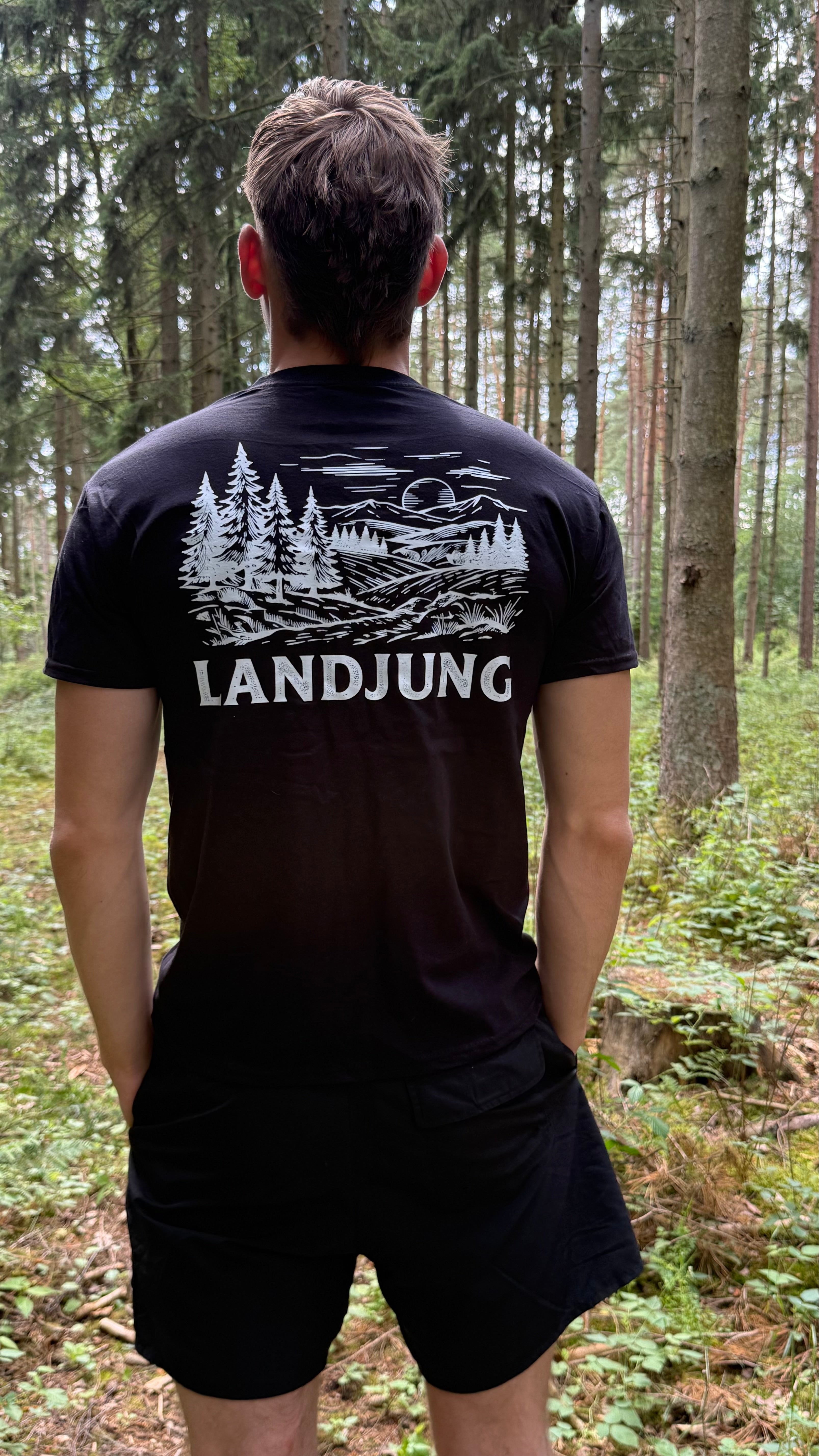 LandJung T-Shirt Schwarz – FOREST BACKPRINT