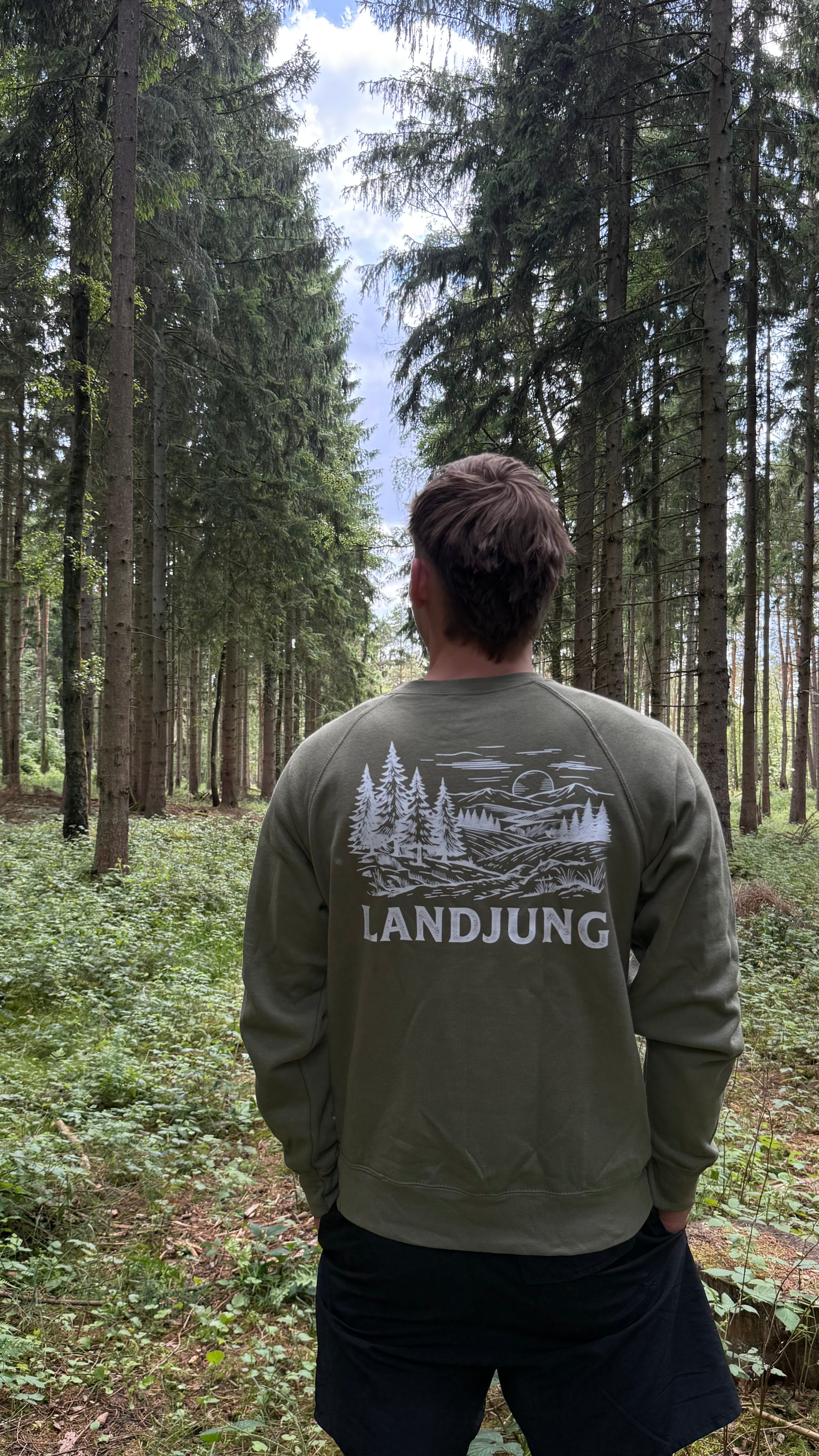 LandJung Sweater Oliv – FOREST BACKPRINT
